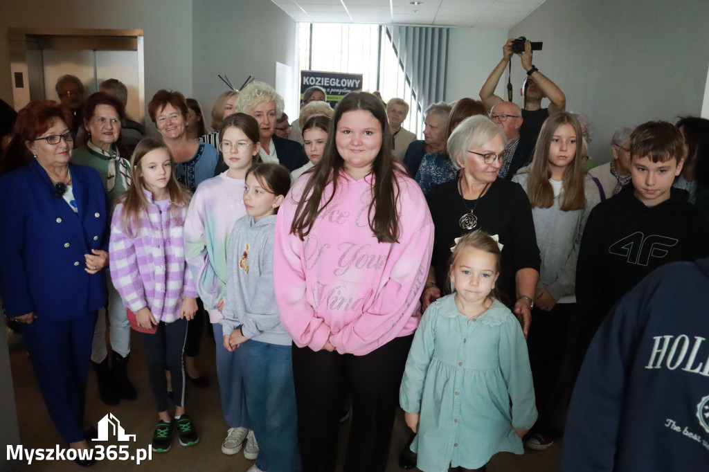 Fotorelacja: Uroczyste Odsłonięcie gabloty KOZIOŁEK ŁĄCZY LUDZI