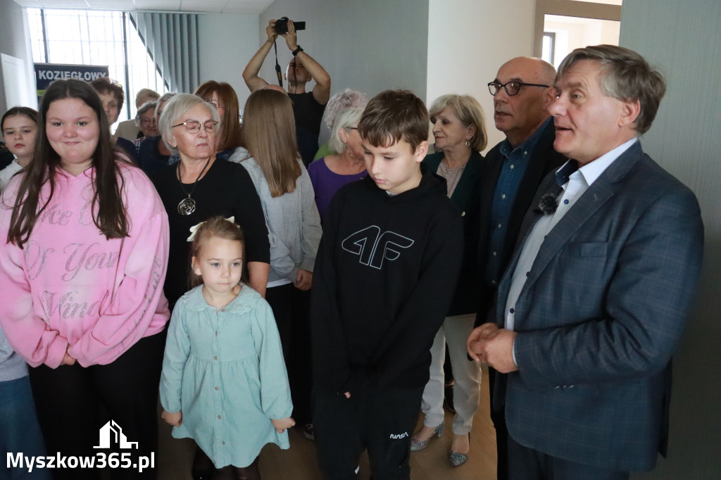 Fotorelacja: Uroczyste Odsłonięcie gabloty KOZIOŁEK ŁĄCZY LUDZI