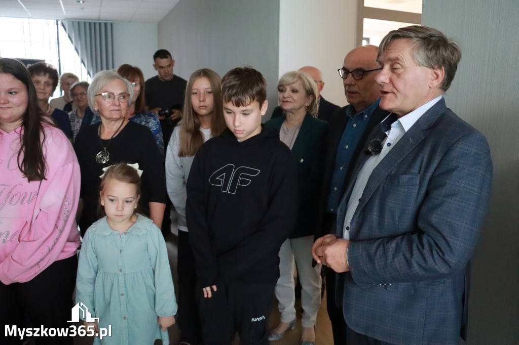 Fotorelacja: Uroczyste Odsłonięcie gabloty KOZIOŁEK ŁĄCZY LUDZI