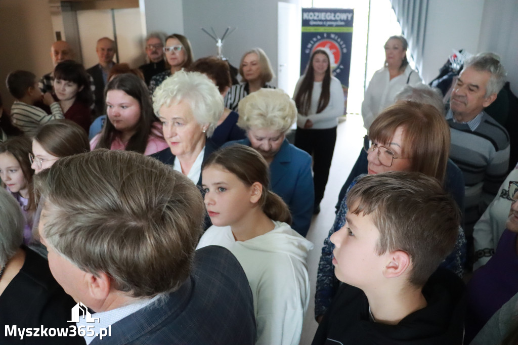 Fotorelacja: Uroczyste Odsłonięcie gabloty KOZIOŁEK ŁĄCZY LUDZI