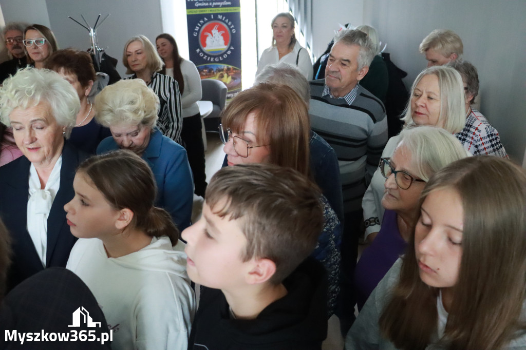 Fotorelacja: Uroczyste Odsłonięcie gabloty KOZIOŁEK ŁĄCZY LUDZI
