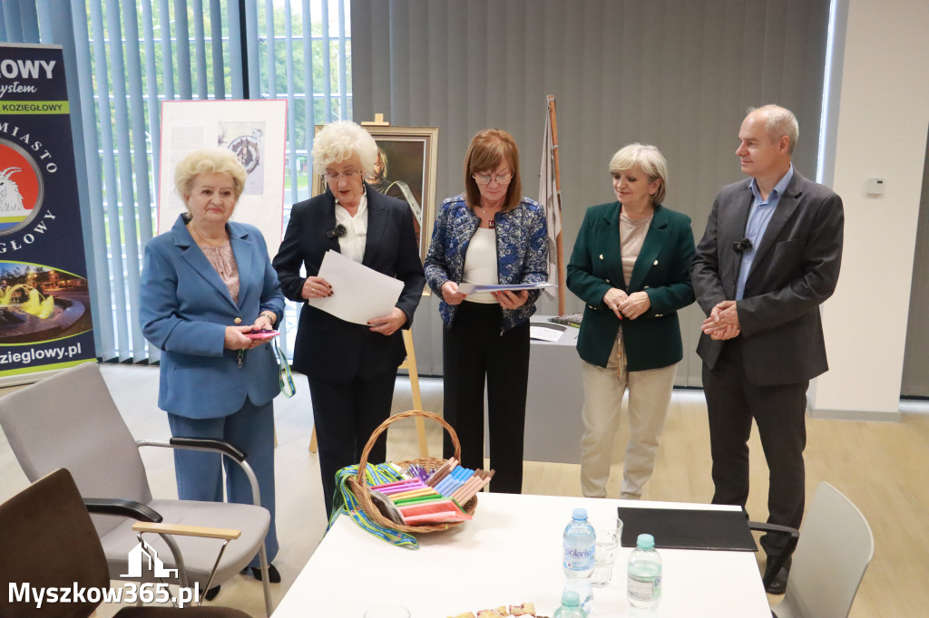 Fotorelacja: Uroczyste Odsłonięcie gabloty KOZIOŁEK ŁĄCZY LUDZI