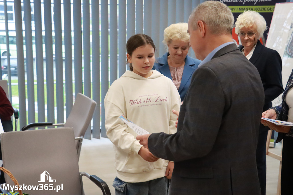 Fotorelacja: Uroczyste Odsłonięcie gabloty KOZIOŁEK ŁĄCZY LUDZI