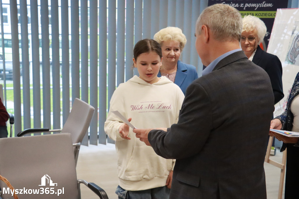 Fotorelacja: Uroczyste Odsłonięcie gabloty KOZIOŁEK ŁĄCZY LUDZI