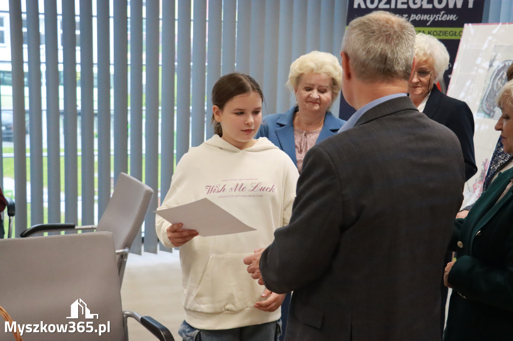 Fotorelacja: Uroczyste Odsłonięcie gabloty KOZIOŁEK ŁĄCZY LUDZI