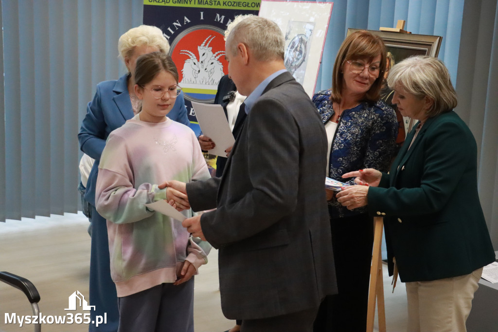 Fotorelacja: Uroczyste Odsłonięcie gabloty KOZIOŁEK ŁĄCZY LUDZI