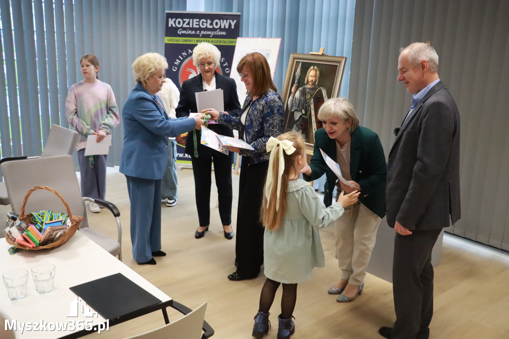 Fotorelacja: Uroczyste Odsłonięcie gabloty KOZIOŁEK ŁĄCZY LUDZI