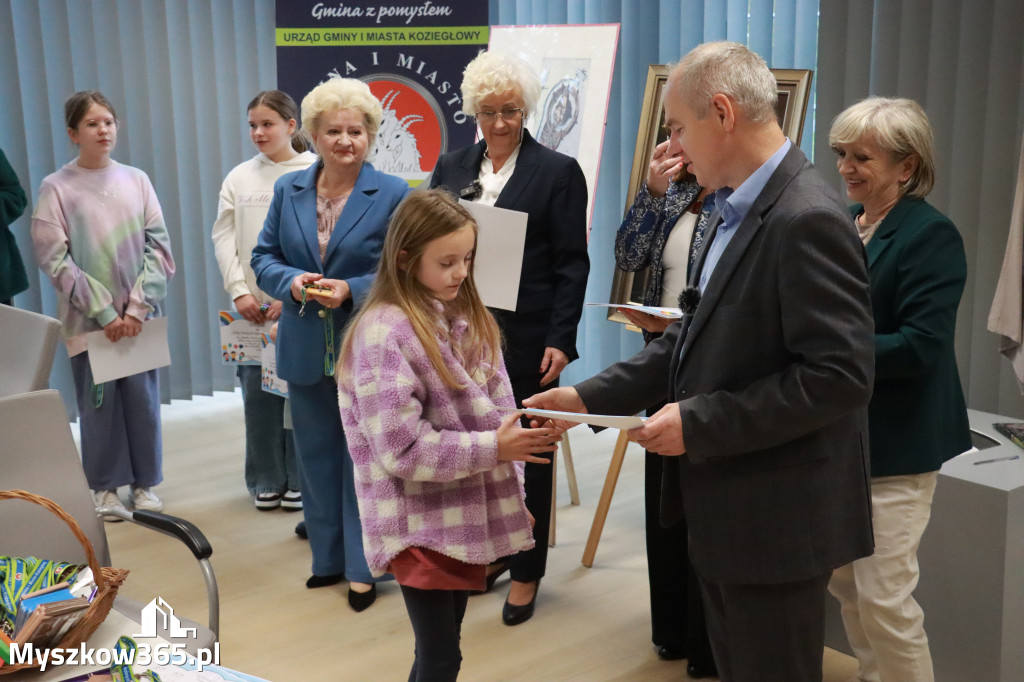 Fotorelacja: Uroczyste Odsłonięcie gabloty KOZIOŁEK ŁĄCZY LUDZI