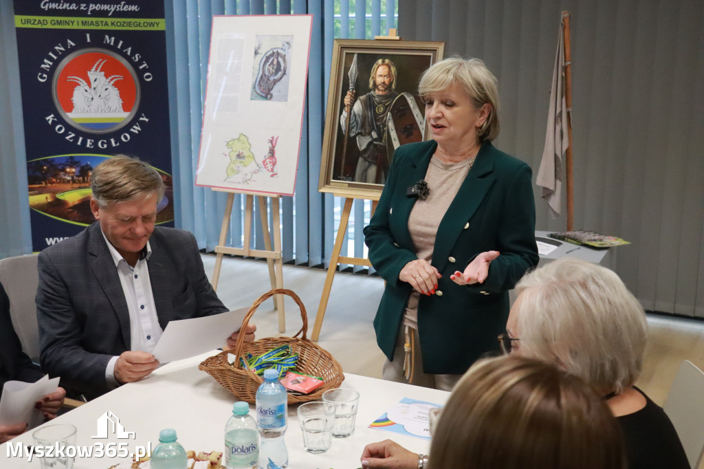 Fotorelacja: Uroczyste Odsłonięcie gabloty KOZIOŁEK ŁĄCZY LUDZI