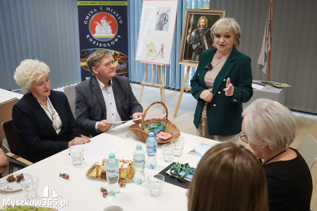 Fotorelacja: Uroczyste Odsłonięcie gabloty KOZIOŁEK ŁĄCZY LUDZI