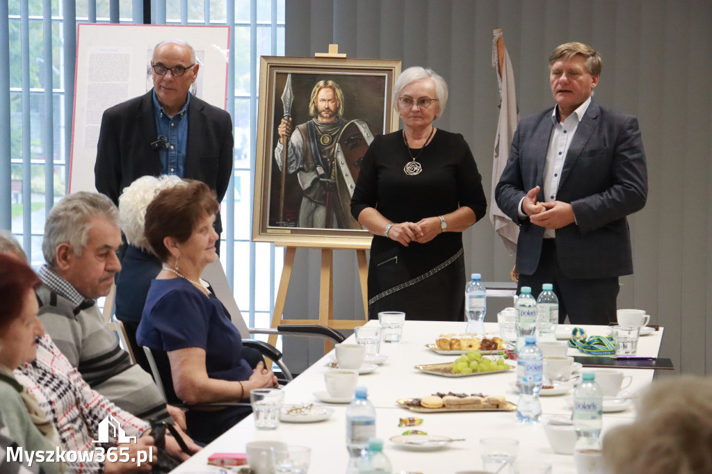 Fotorelacja: Uroczyste Odsłonięcie gabloty KOZIOŁEK ŁĄCZY LUDZI