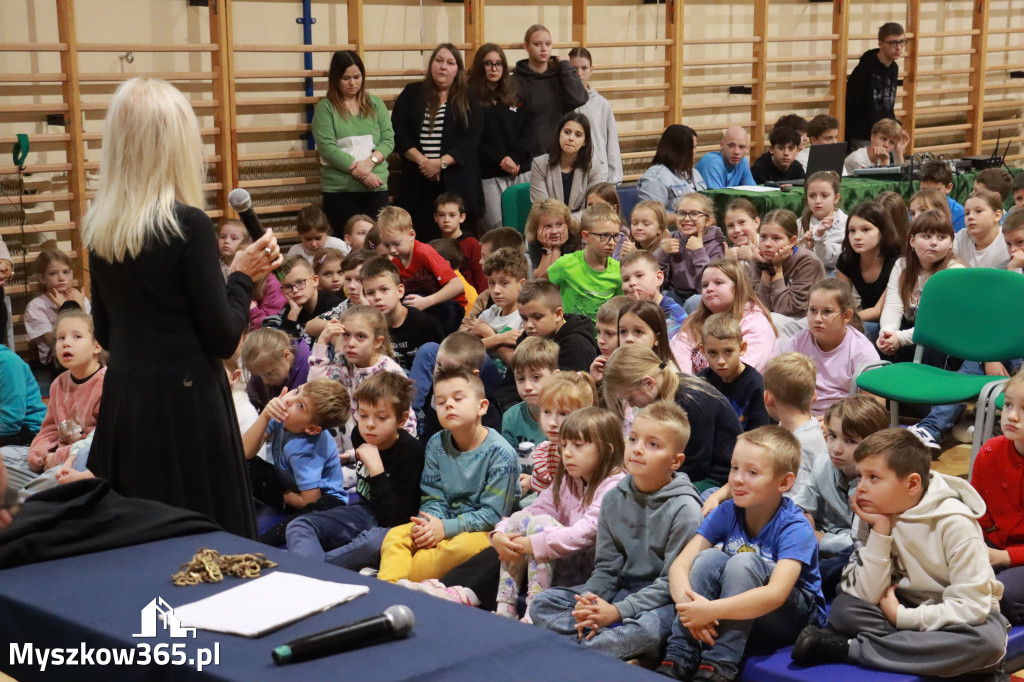 Fotorelacja: Sędzia Anna Maria Wesołowska w SP3 Myszków