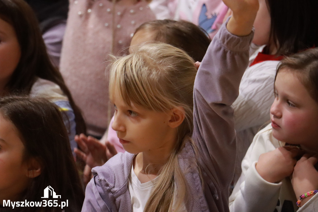 Fotorelacja: Sędzia Anna Maria Wesołowska w SP3 Myszków
