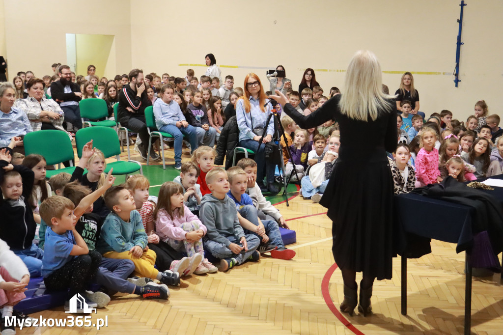 Fotorelacja: Sędzia Anna Maria Wesołowska w SP3 Myszków