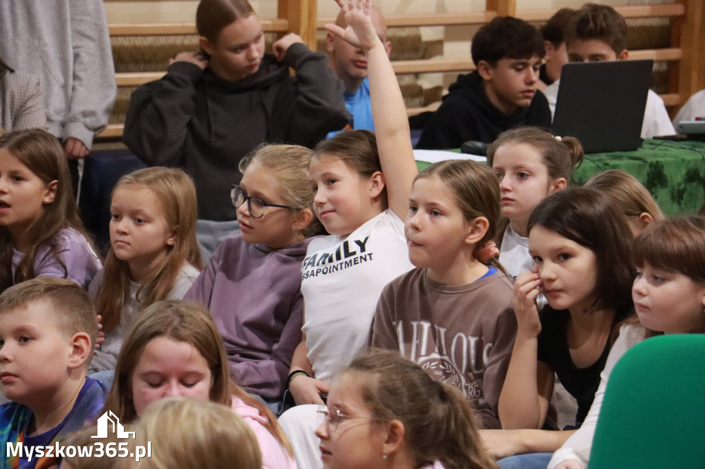 Fotorelacja: Sędzia Anna Maria Wesołowska w SP3 Myszków
