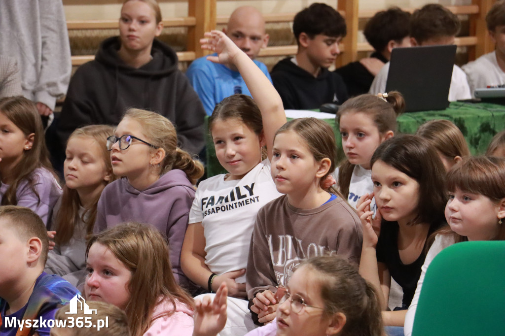 Fotorelacja: Sędzia Anna Maria Wesołowska w SP3 Myszków