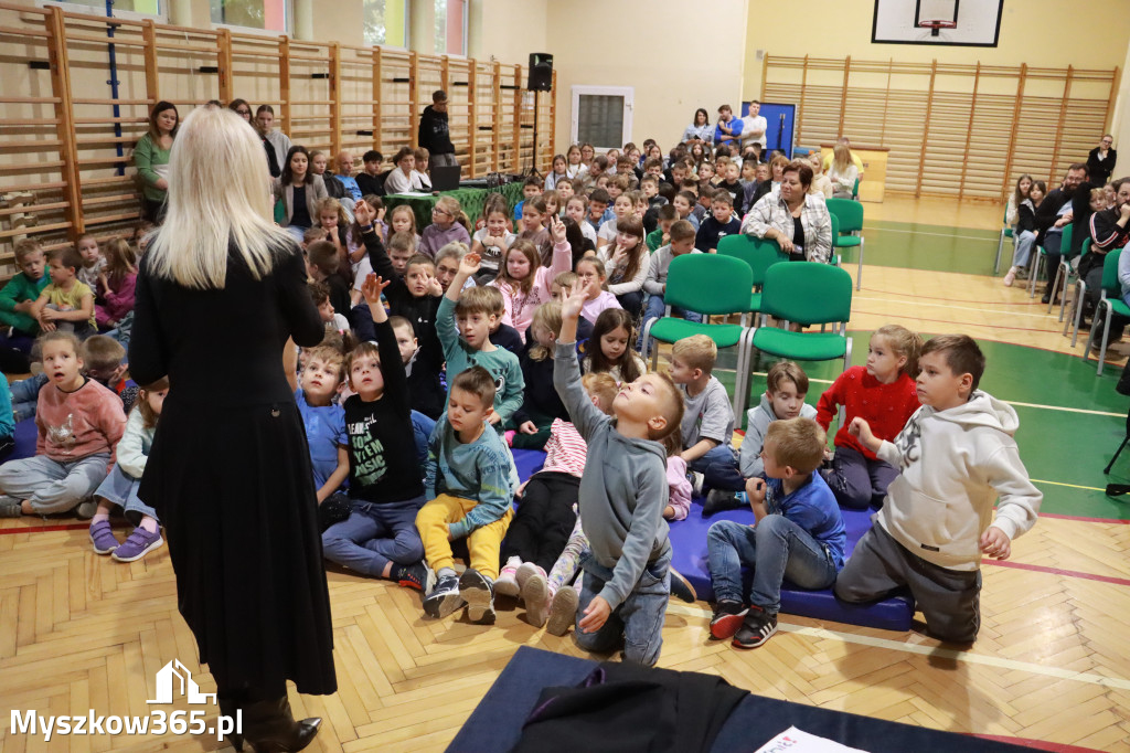 Fotorelacja: Sędzia Anna Maria Wesołowska w SP3 Myszków