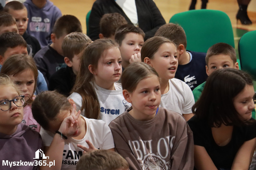 Fotorelacja: Sędzia Anna Maria Wesołowska w SP3 Myszków