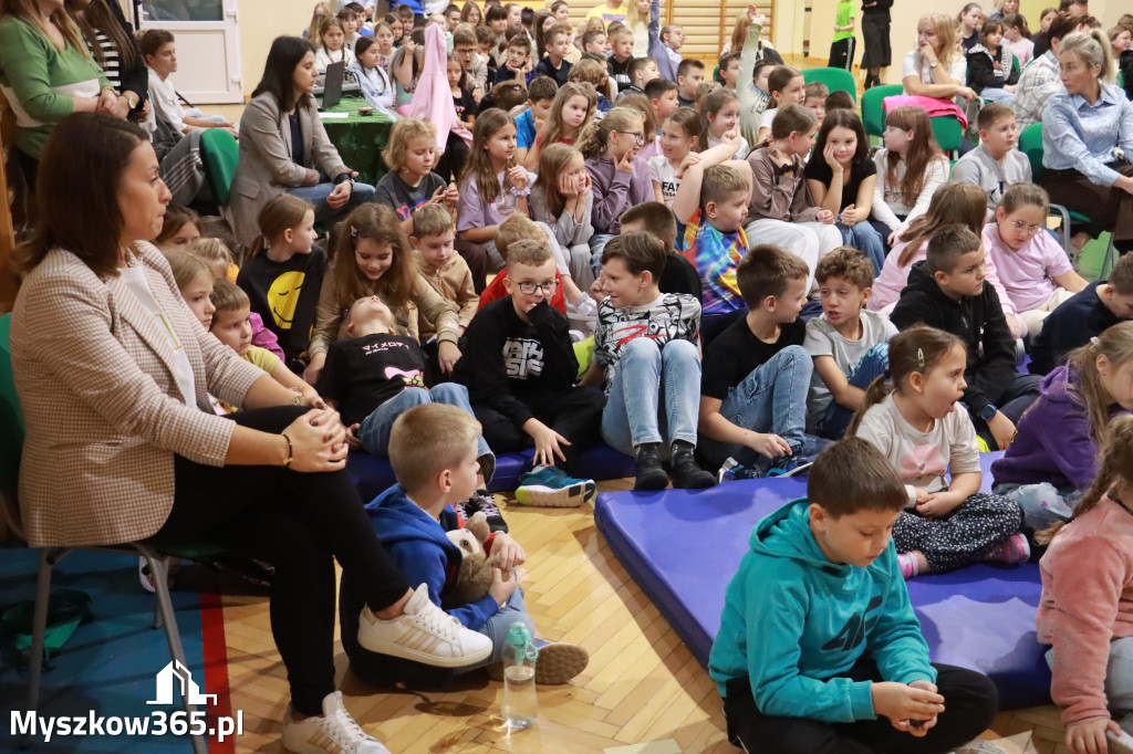 Fotorelacja: Sędzia Anna Maria Wesołowska w SP3 Myszków