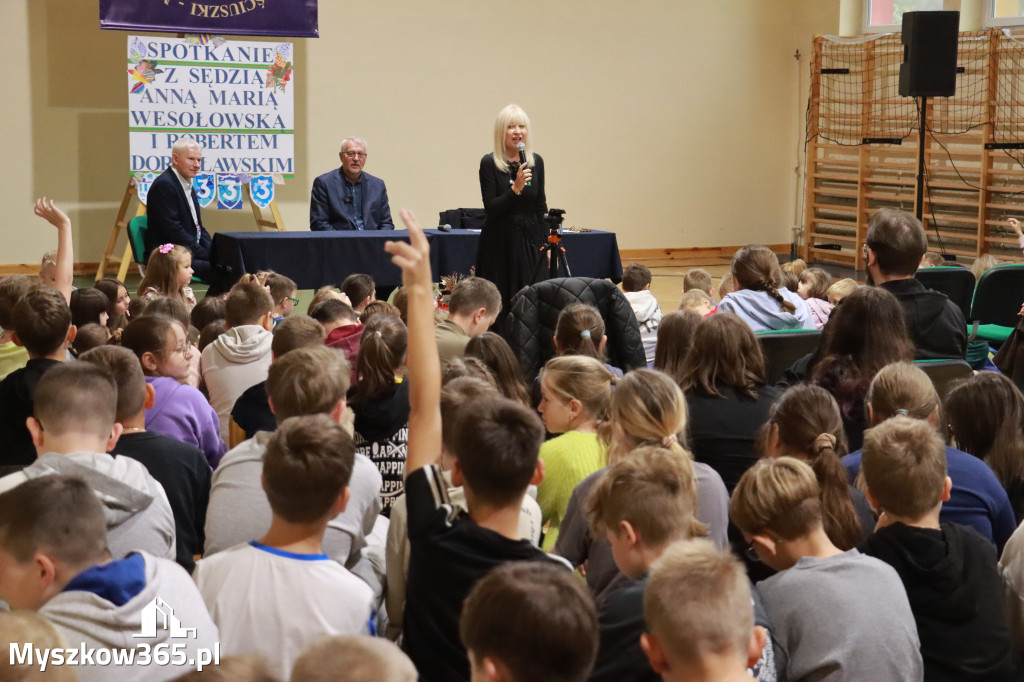 Fotorelacja: Sędzia Anna Maria Wesołowska w SP3 Myszków