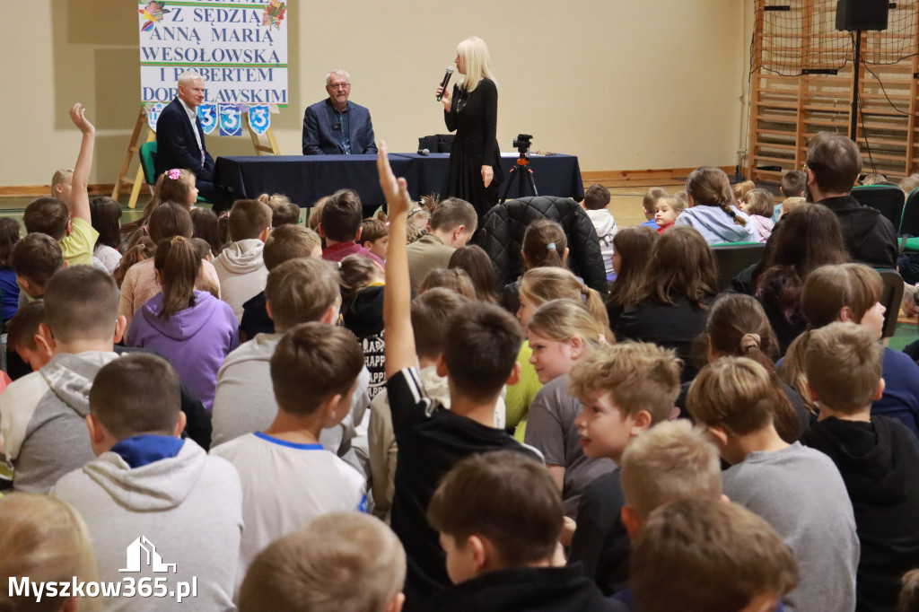 Fotorelacja: Sędzia Anna Maria Wesołowska w SP3 Myszków