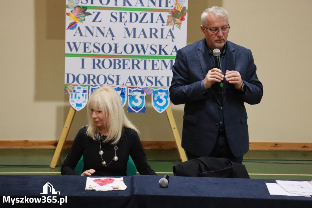 Fotorelacja: Sędzia Anna Maria Wesołowska w SP3 Myszków