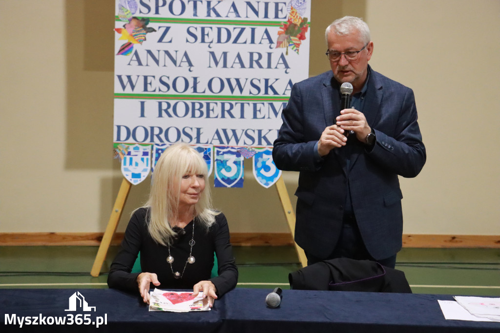 Fotorelacja: Sędzia Anna Maria Wesołowska w SP3 Myszków
