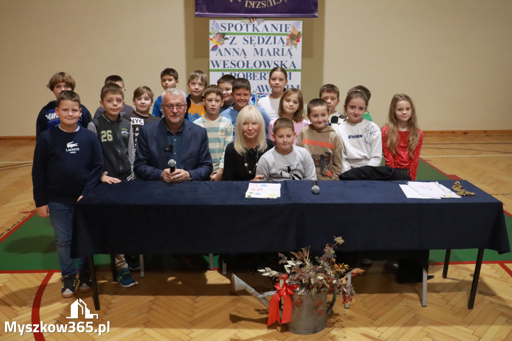 Fotorelacja: Sędzia Anna Maria Wesołowska w SP3 Myszków