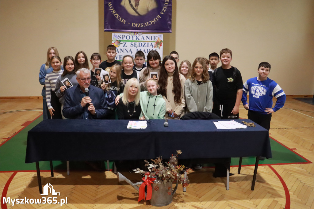 Fotorelacja: Sędzia Anna Maria Wesołowska w SP3 Myszków