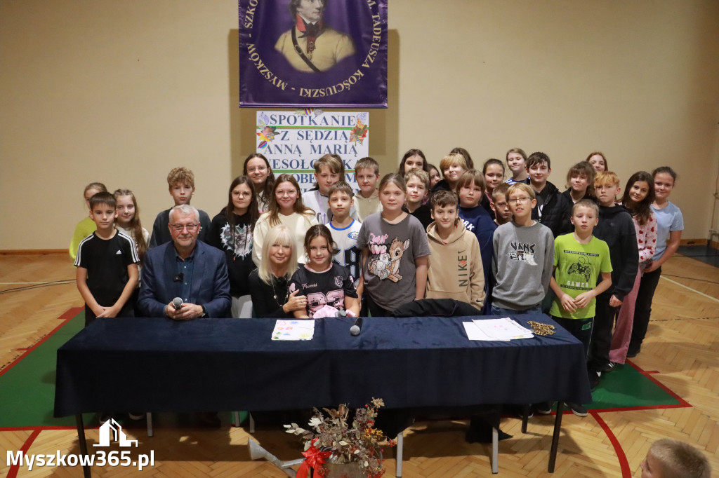 Fotorelacja: Sędzia Anna Maria Wesołowska w SP3 Myszków