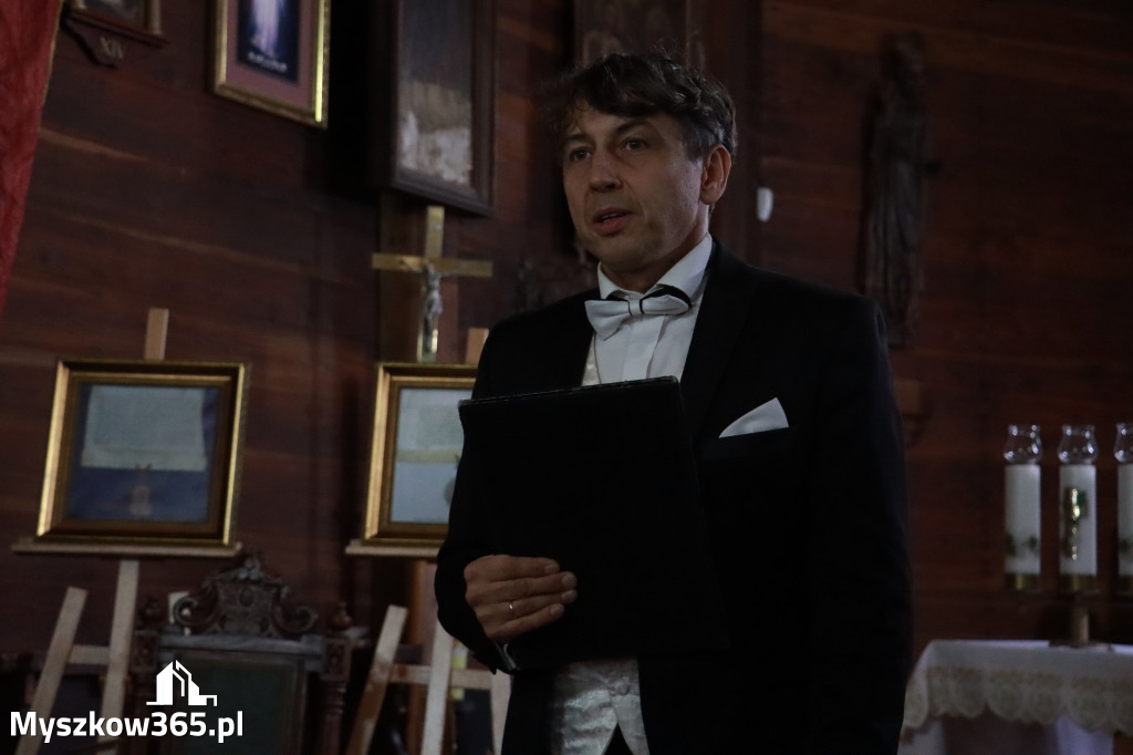 Fotorelacja: Koncert Zaduszny DLA NICH w Cynkowie Gmina Koziegłowy