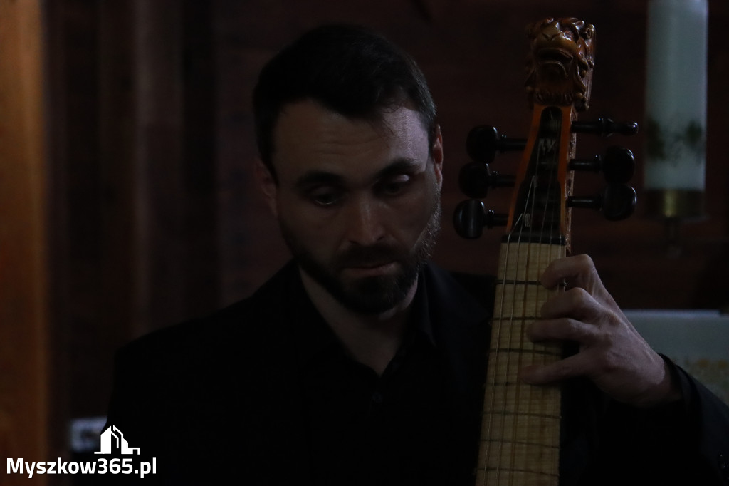 Fotorelacja: Koncert Zaduszny DLA NICH w Cynkowie Gmina Koziegłowy