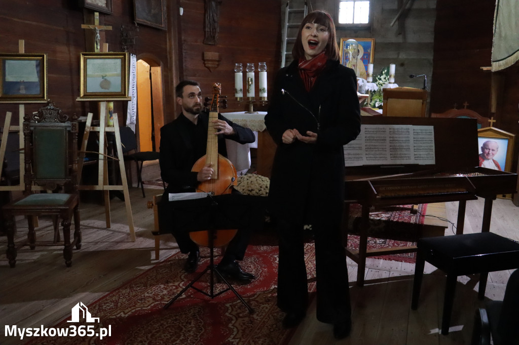 Fotorelacja: Koncert Zaduszny DLA NICH w Cynkowie Gmina Koziegłowy