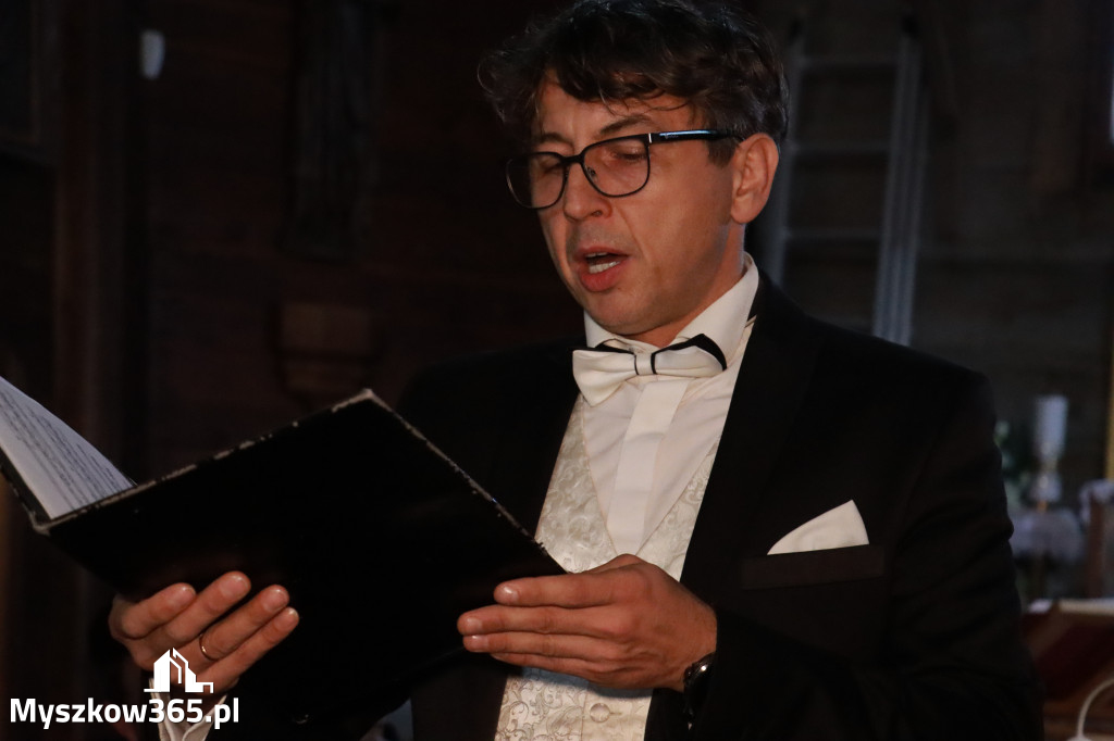 Fotorelacja: Koncert Zaduszny DLA NICH w Cynkowie Gmina Koziegłowy