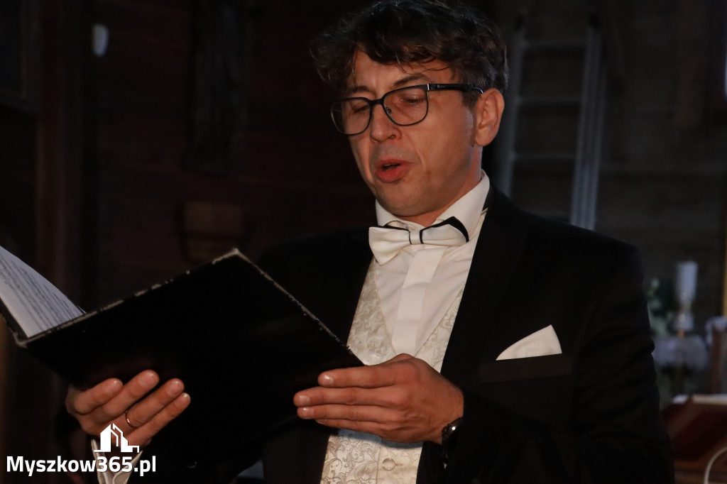 Fotorelacja: Koncert Zaduszny DLA NICH w Cynkowie Gmina Koziegłowy