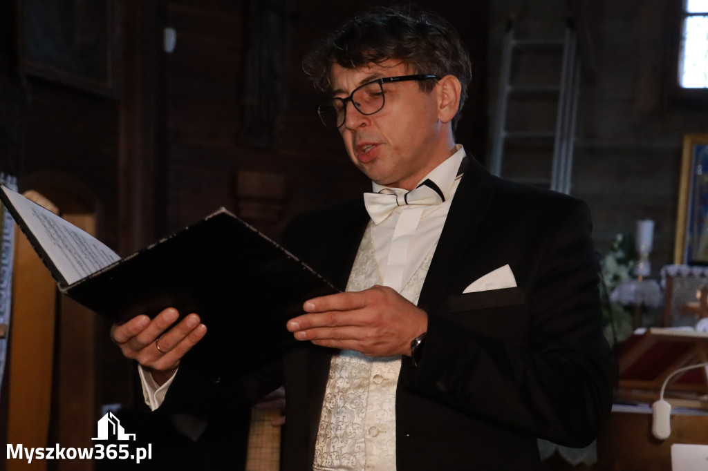 Fotorelacja: Koncert Zaduszny DLA NICH w Cynkowie Gmina Koziegłowy