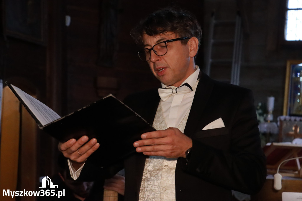 Fotorelacja: Koncert Zaduszny DLA NICH w Cynkowie Gmina Koziegłowy