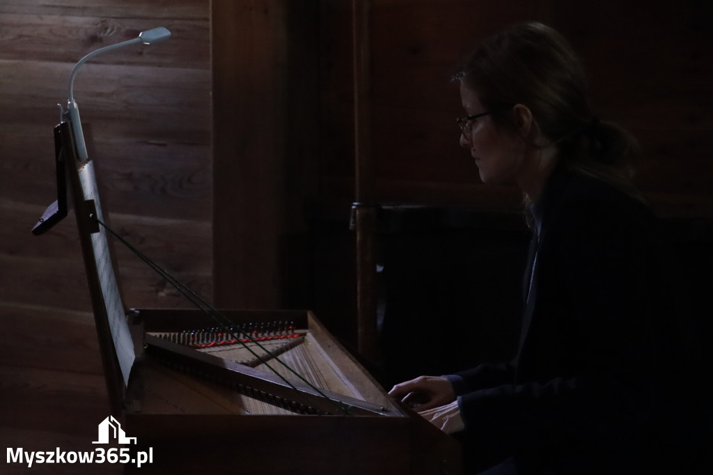 Fotorelacja: Koncert Zaduszny DLA NICH w Cynkowie Gmina Koziegłowy