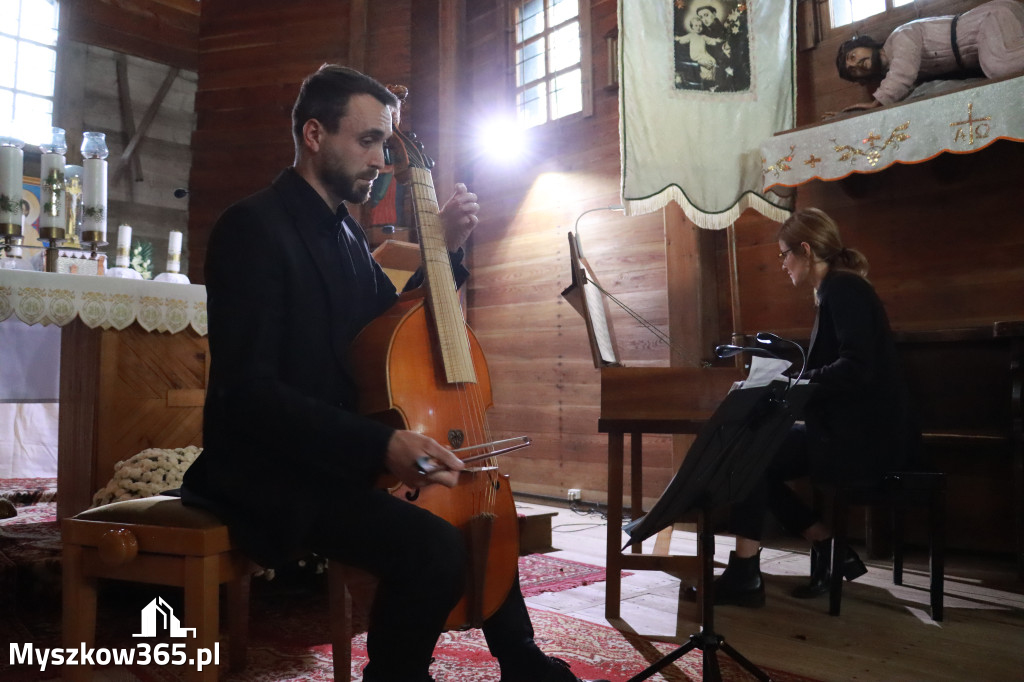 Fotorelacja: Koncert Zaduszny DLA NICH w Cynkowie Gmina Koziegłowy