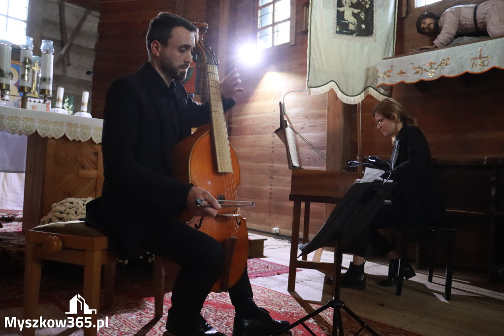 Fotorelacja: Koncert Zaduszny DLA NICH w Cynkowie Gmina Koziegłowy