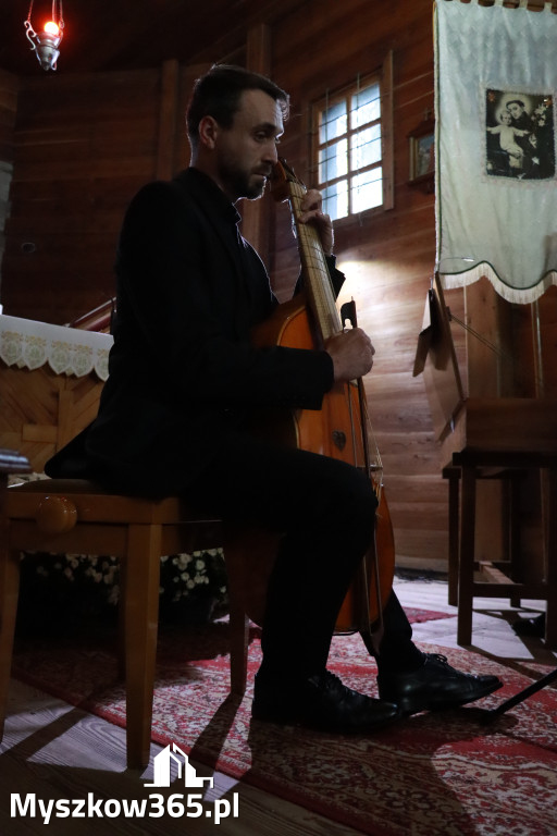 Fotorelacja: Koncert Zaduszny DLA NICH w Cynkowie Gmina Koziegłowy