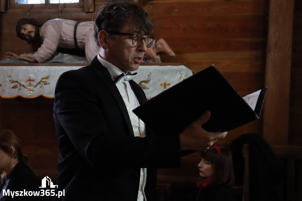 Fotorelacja: Koncert Zaduszny DLA NICH w Cynkowie Gmina Koziegłowy