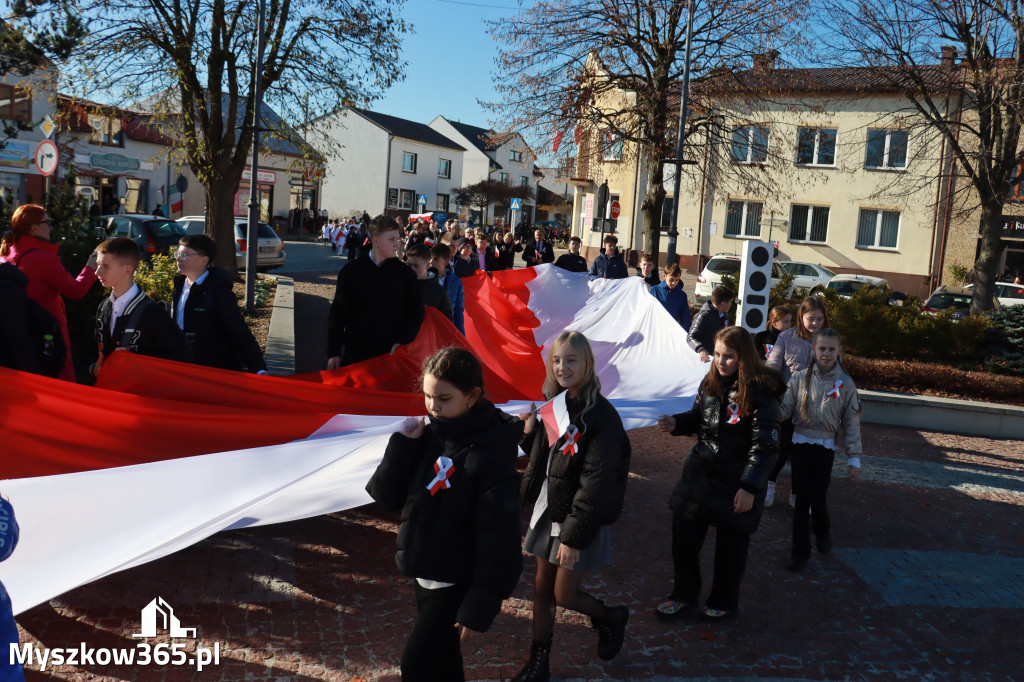 Fotorelacja I: Obchody 107. ROCZNICY ODZYSKANIA NIEPODLEGŁOŚCI na rynku w Koziegłowach