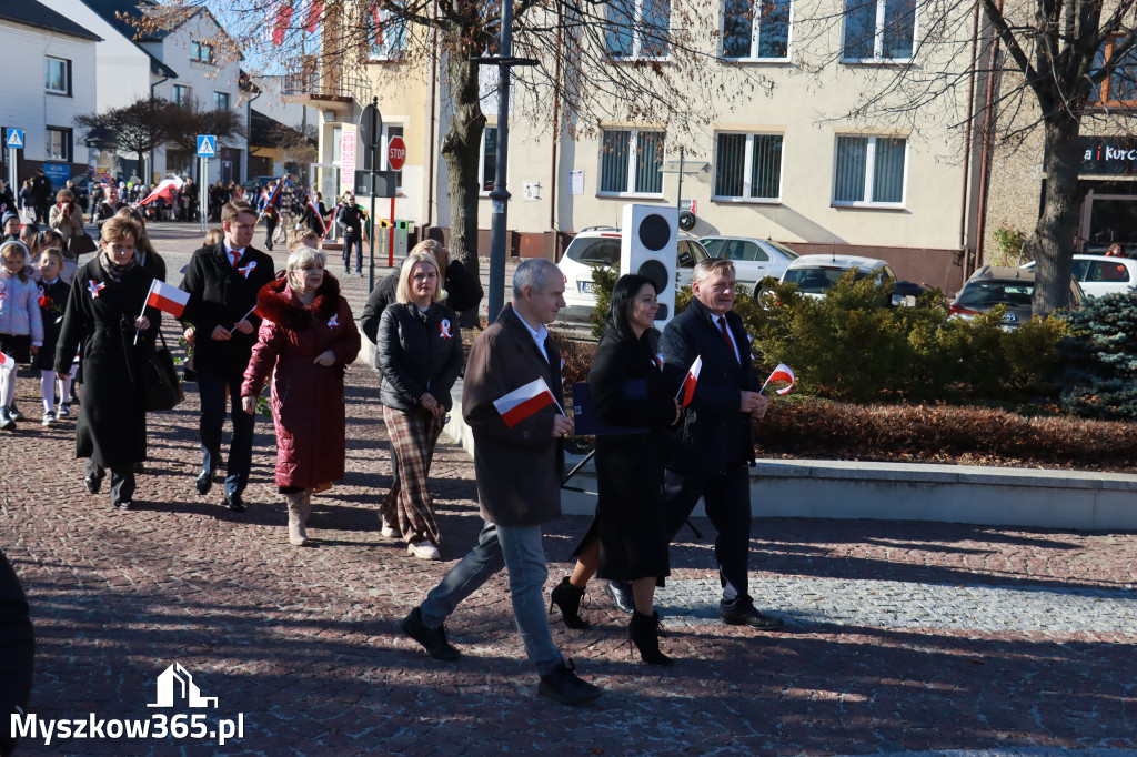 Fotorelacja I: Obchody 107. ROCZNICY ODZYSKANIA NIEPODLEGŁOŚCI na rynku w Koziegłowach