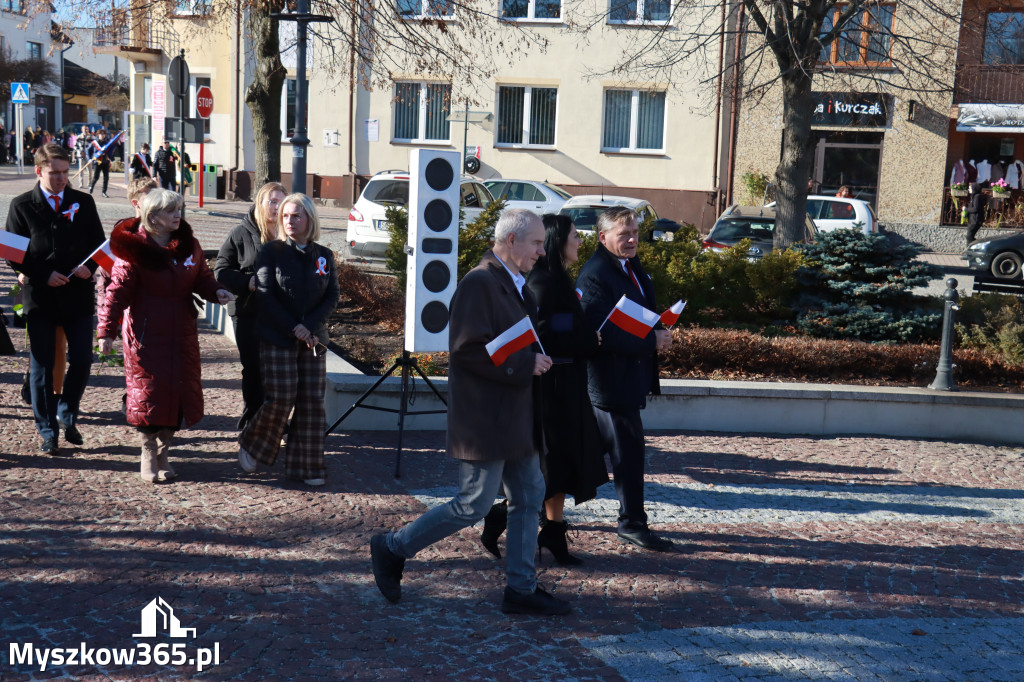 Fotorelacja I: Obchody 107. ROCZNICY ODZYSKANIA NIEPODLEGŁOŚCI na rynku w Koziegłowach