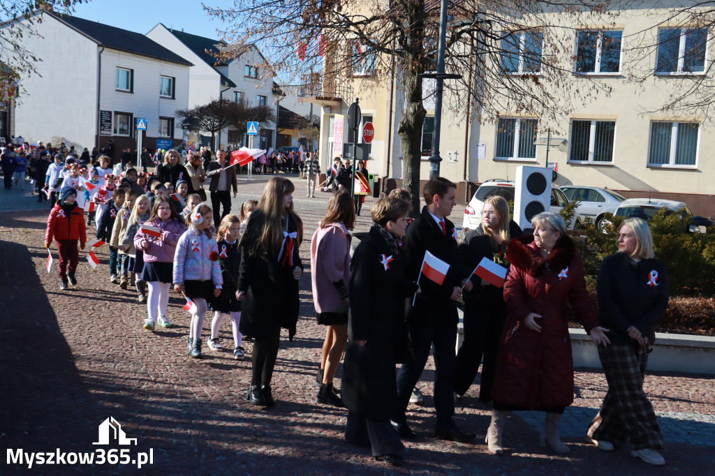 Fotorelacja I: Obchody 107. ROCZNICY ODZYSKANIA NIEPODLEGŁOŚCI na rynku w Koziegłowach