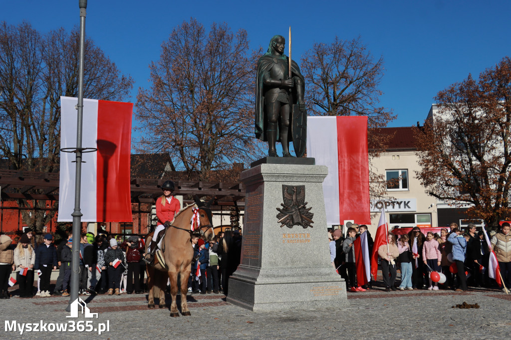 Fotorelacja I: Obchody 107. ROCZNICY ODZYSKANIA NIEPODLEGŁOŚCI na rynku w Koziegłowach