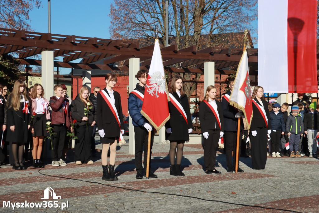 Fotorelacja I: Obchody 107. ROCZNICY ODZYSKANIA NIEPODLEGŁOŚCI na rynku w Koziegłowach
