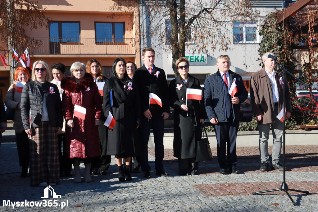 Fotorelacja I: Obchody 107. ROCZNICY ODZYSKANIA NIEPODLEGŁOŚCI na rynku w Koziegłowach