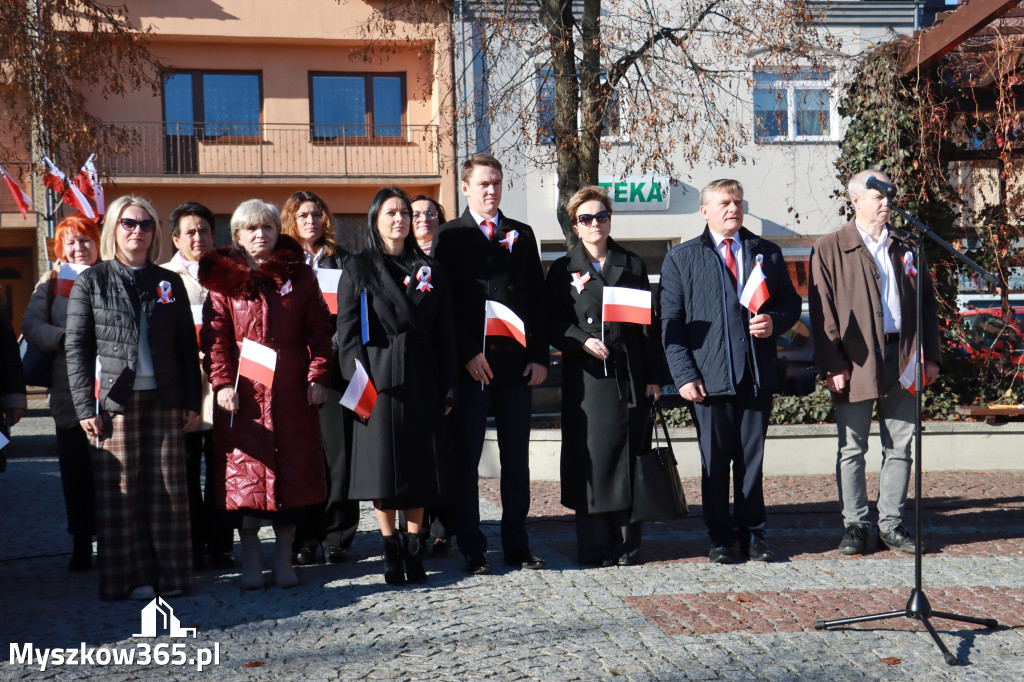 Fotorelacja I: Obchody 107. ROCZNICY ODZYSKANIA NIEPODLEGŁOŚCI na rynku w Koziegłowach